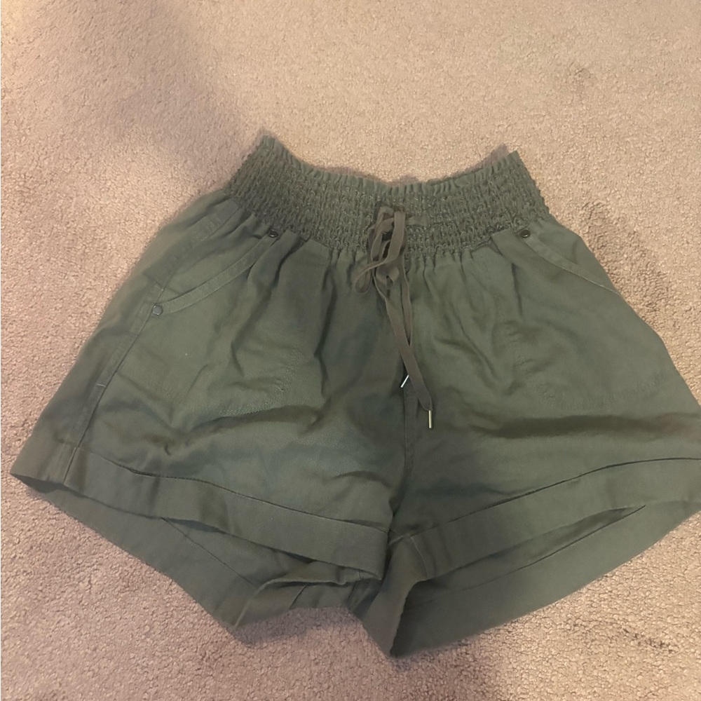 Ci sono Olive Green Women's Smocked Waist Shorts size medium
